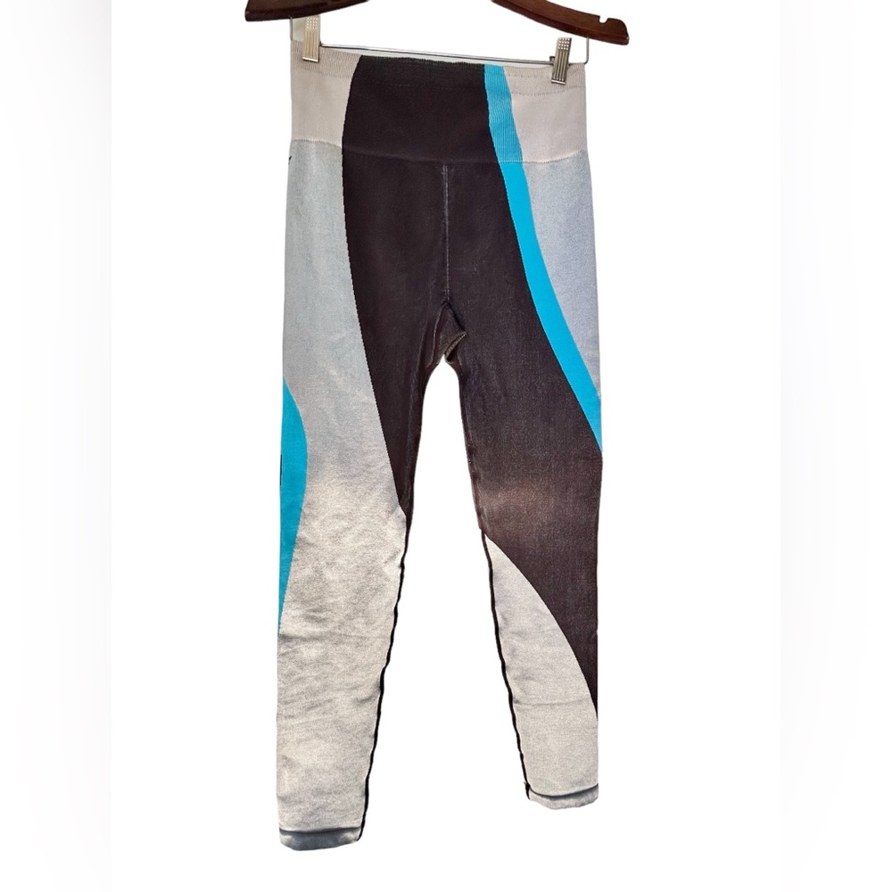 Fabletics Matching Set - Limited Edition - Picture 4 of 5